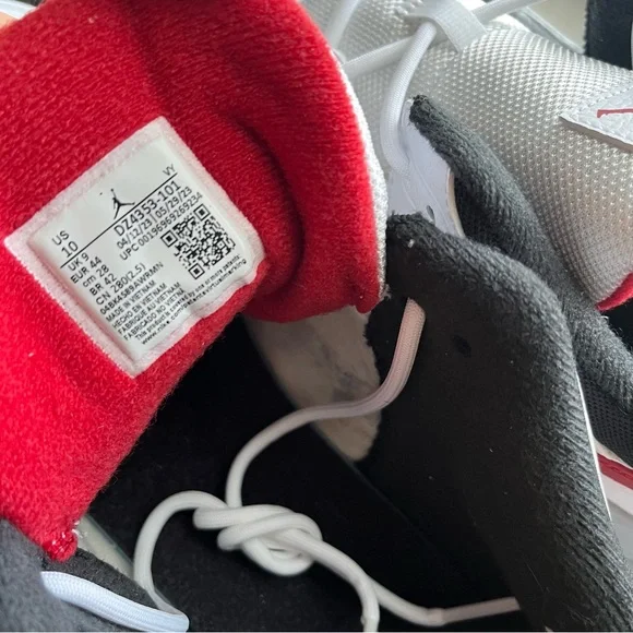 JORDAN Max Aura 5 White/Black Varsity Red Men’s SIZE 10 NIB - Picture 4 of 7
